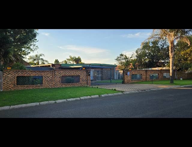 4 BEDROOM FREESTANDING FOR SALE IN SUNAIR PARK